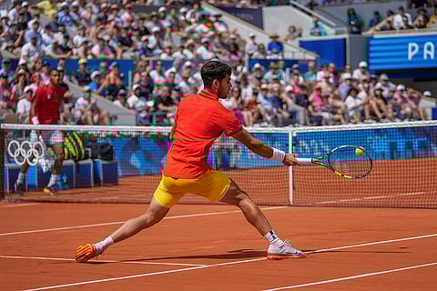 Carlos Alcaraz returns a shot to Felix Auger-Aliassime